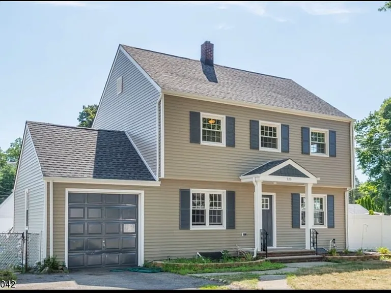 525 Ramapo Ave — Photo 2