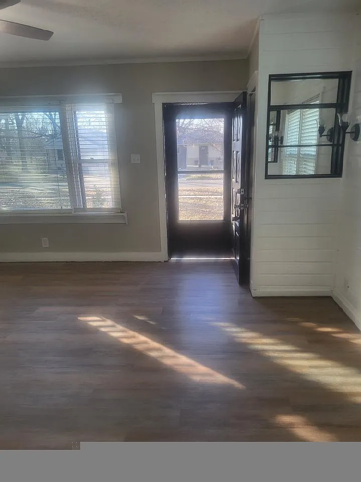 1512 NW Logan St — Photo 3
