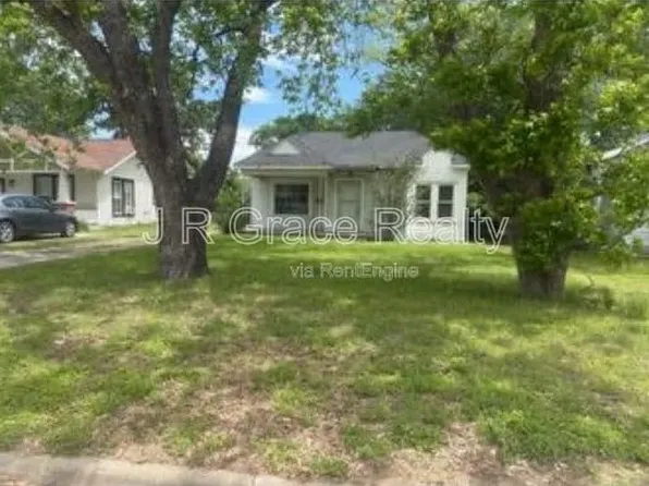 609 E Walker St, Groesbeck, TX 76642