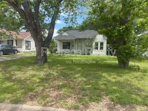 609 E Walker St Photo 1