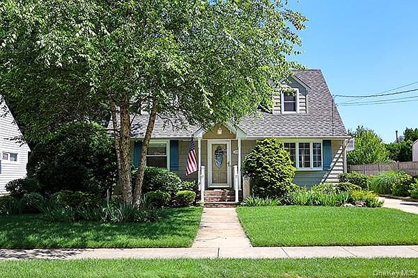 1st image of 219 Lindbergh Street
