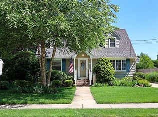 219 Lindbergh Street, Massapequa Park, NY 11762