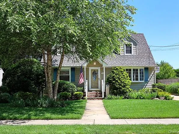 219 Lindbergh Street, Massapequa Park, NY 11762