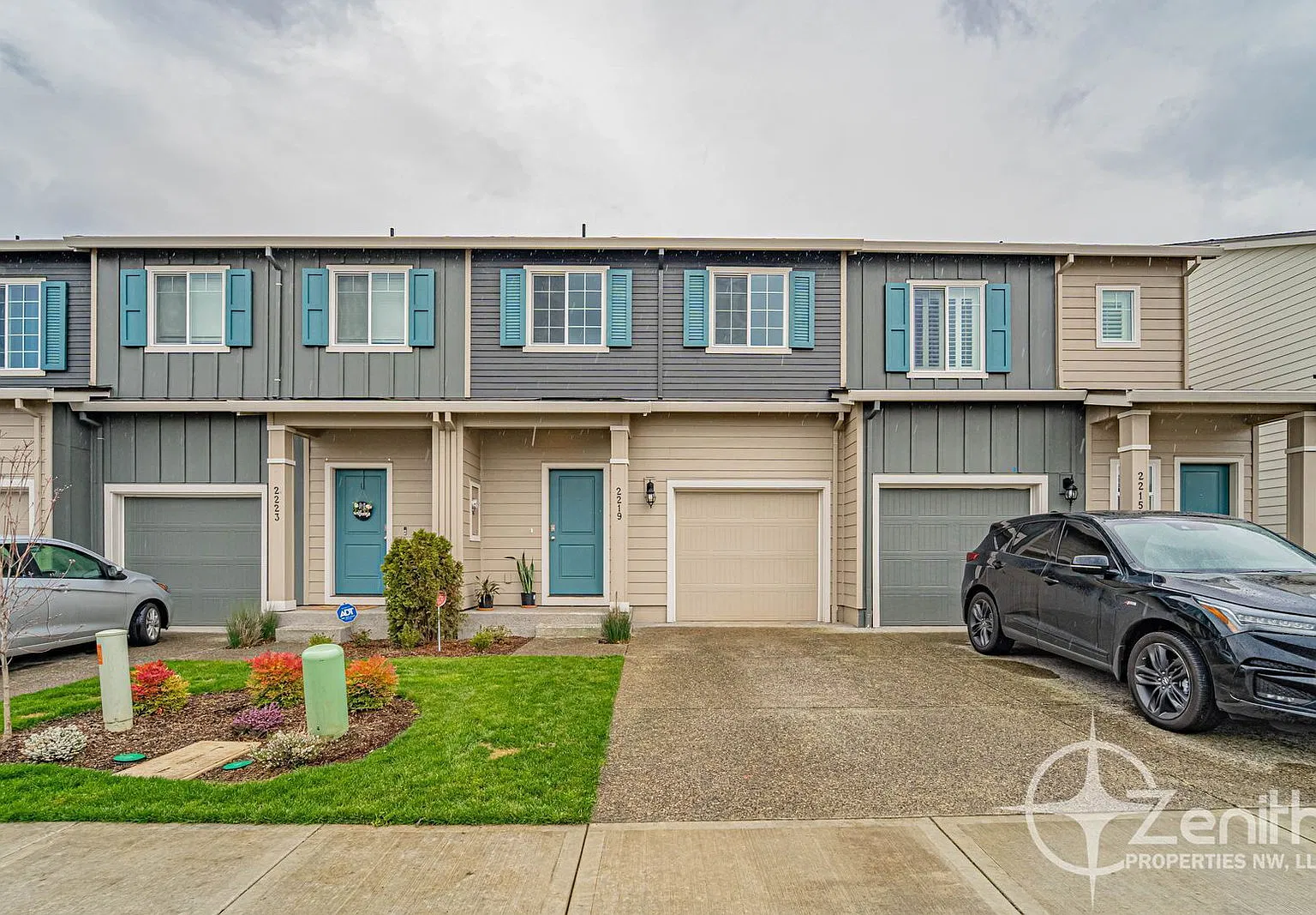 3 bed, 2.5 bath, 1352 sqft, $2,095 — Photo 1