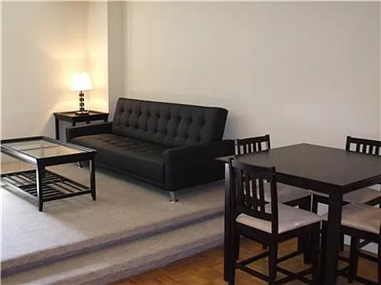 Rented by Bank Neary | media 6