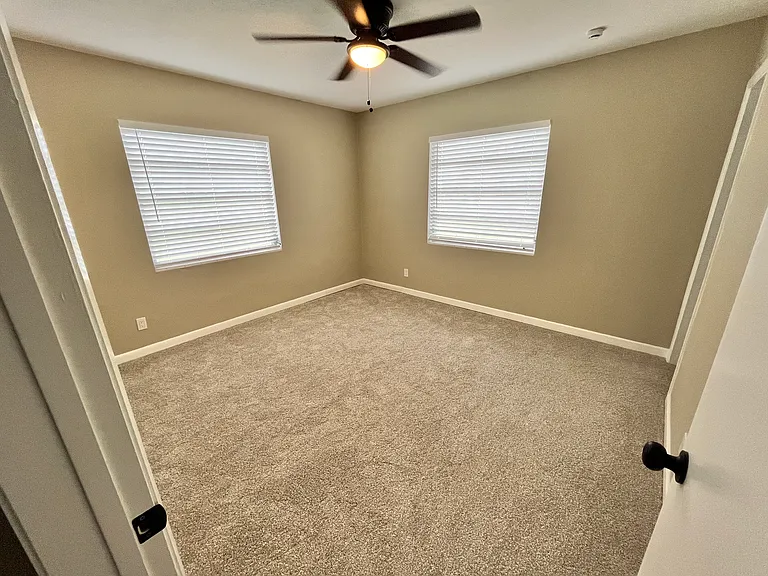 1554 Hillcrest Dr — Photo 16