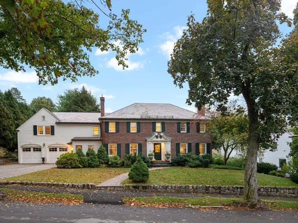 32 Pickwick Rd, Newton, MA 02465