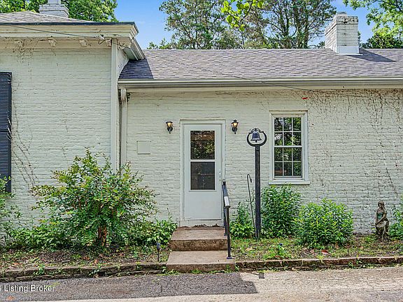 4th image of 3606 College Dr