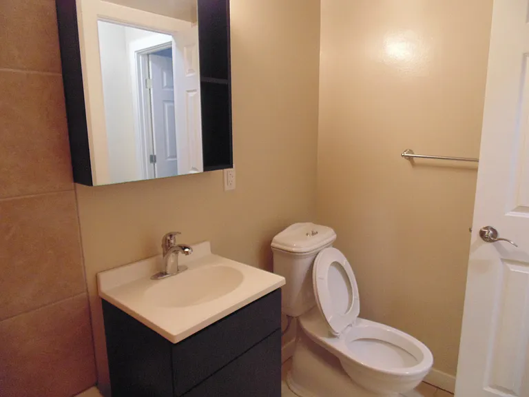 160 Johnson Ave W #1 — Photo 8