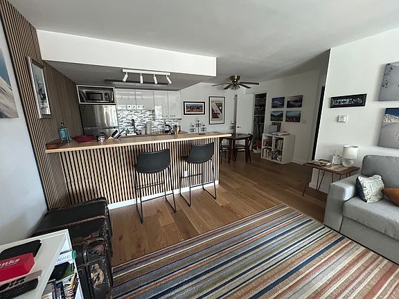 4th image of 645 Manhattan Pl APT 304