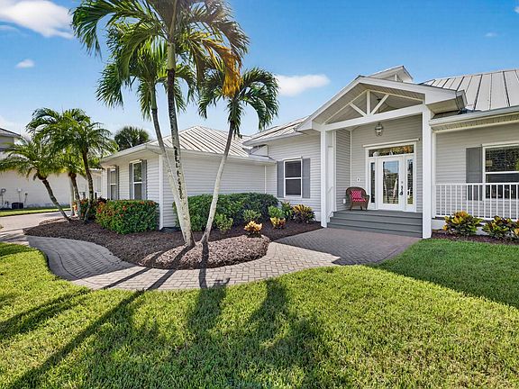 3rd image of 15693 Caloosa Creek Cir