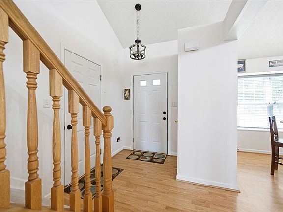 5th image of 904 Centennial St