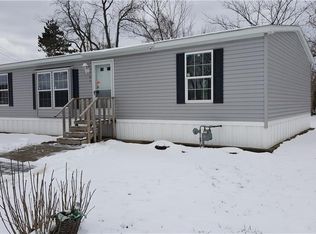101 Oakleaf Dr, Weedsport, NY 13166