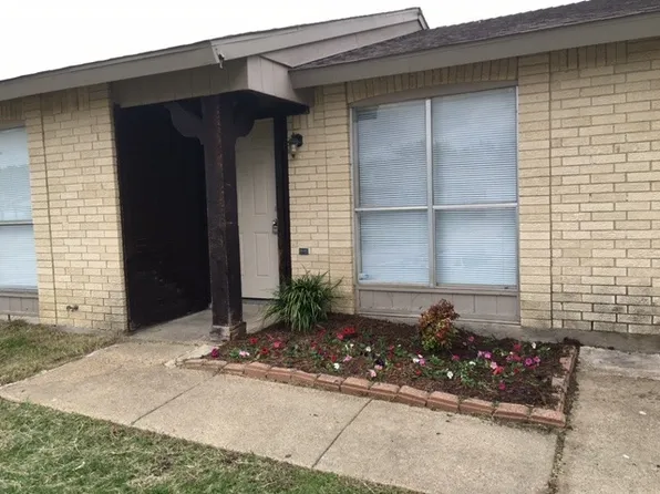 1413 Eagle Pass Dr, Garland, TX 75040