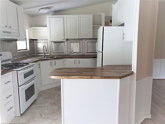 5th image of 501 River Dr