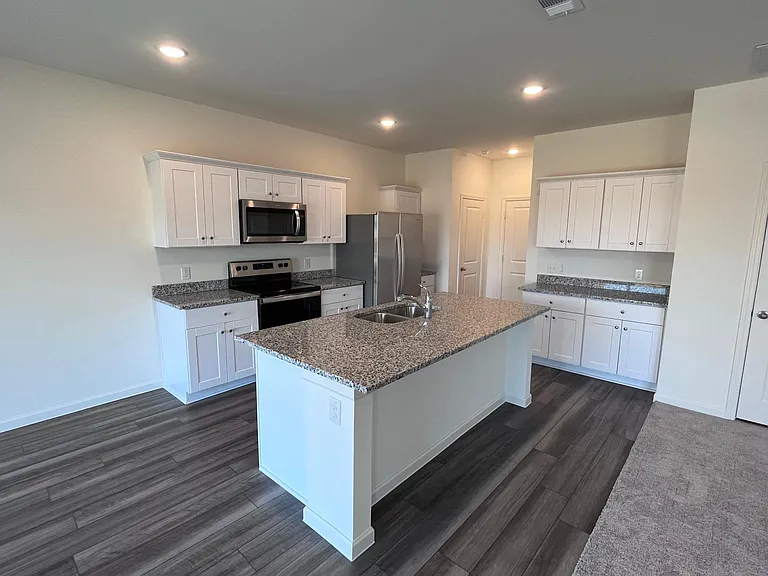 602 Colgate Cir — Photo 4
