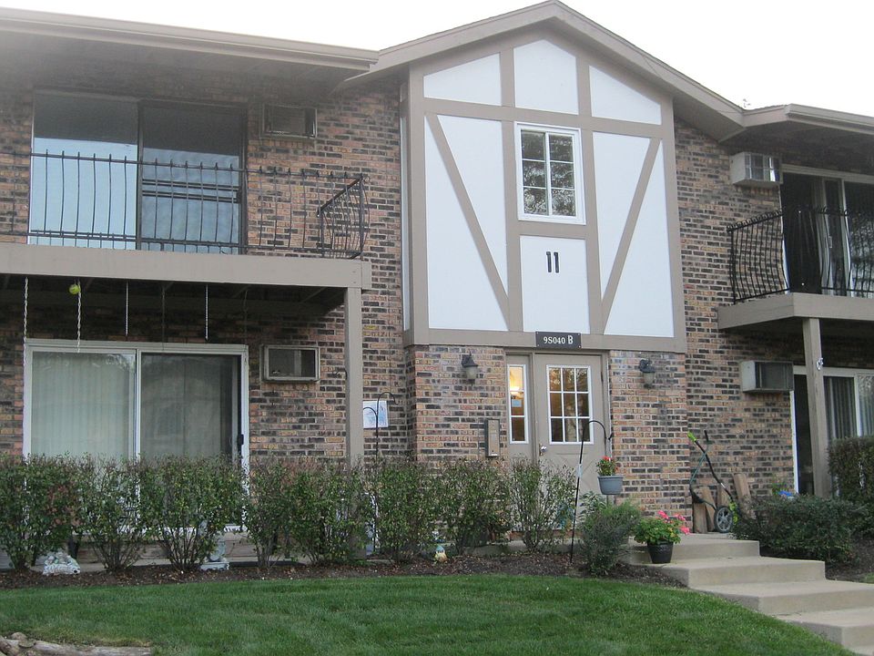 1st image of 9S040 Lake Dr APT 205