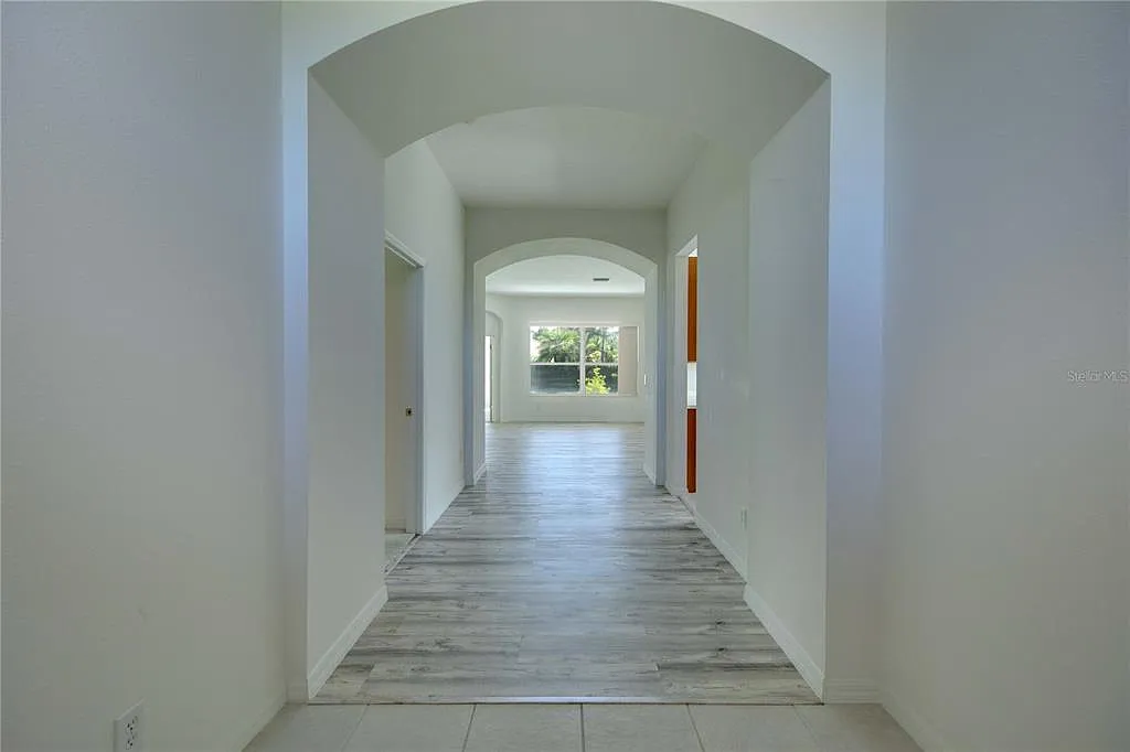 4 bed, 2.0 bath, 2198 sqft, $3,000 — Photo 4