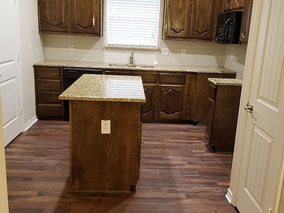 4th image of 2121 Colby Ln