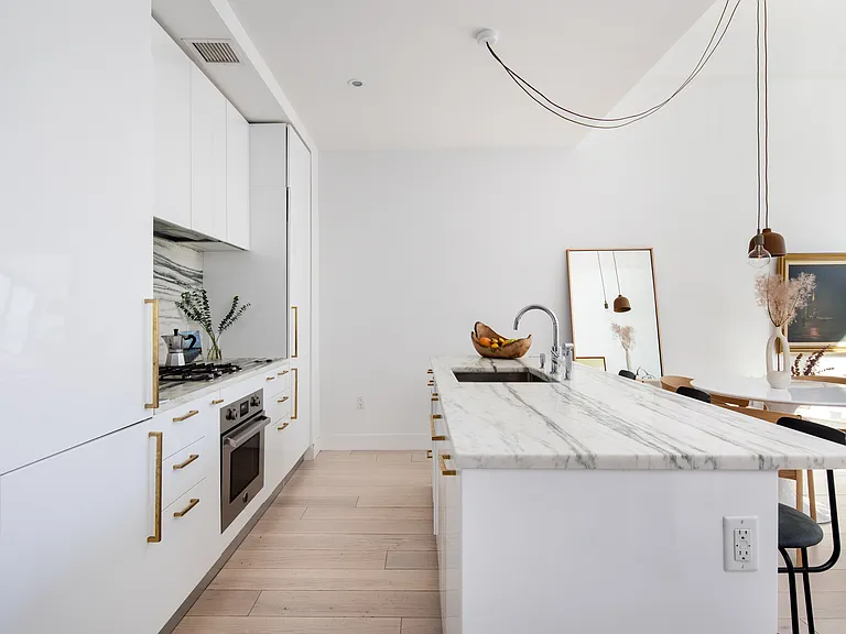 338 Berry St #2H — Photo 4