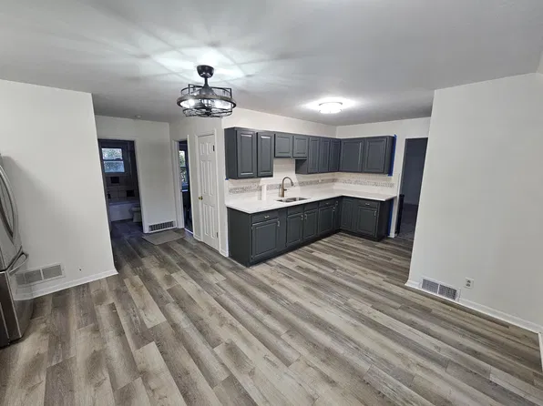 20125 W National Ave, New Berlin, WI 53146