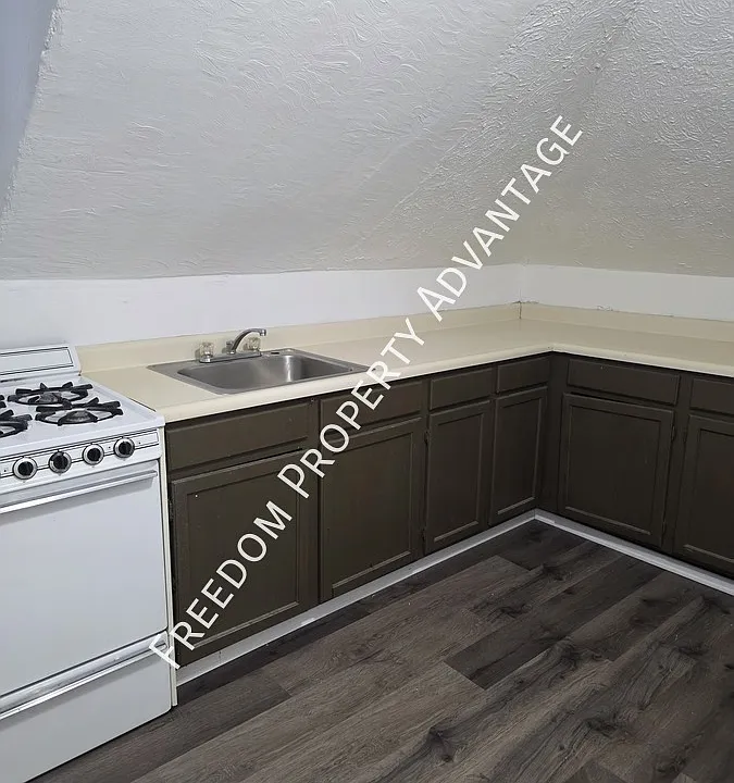 726 E 9th Ave #3