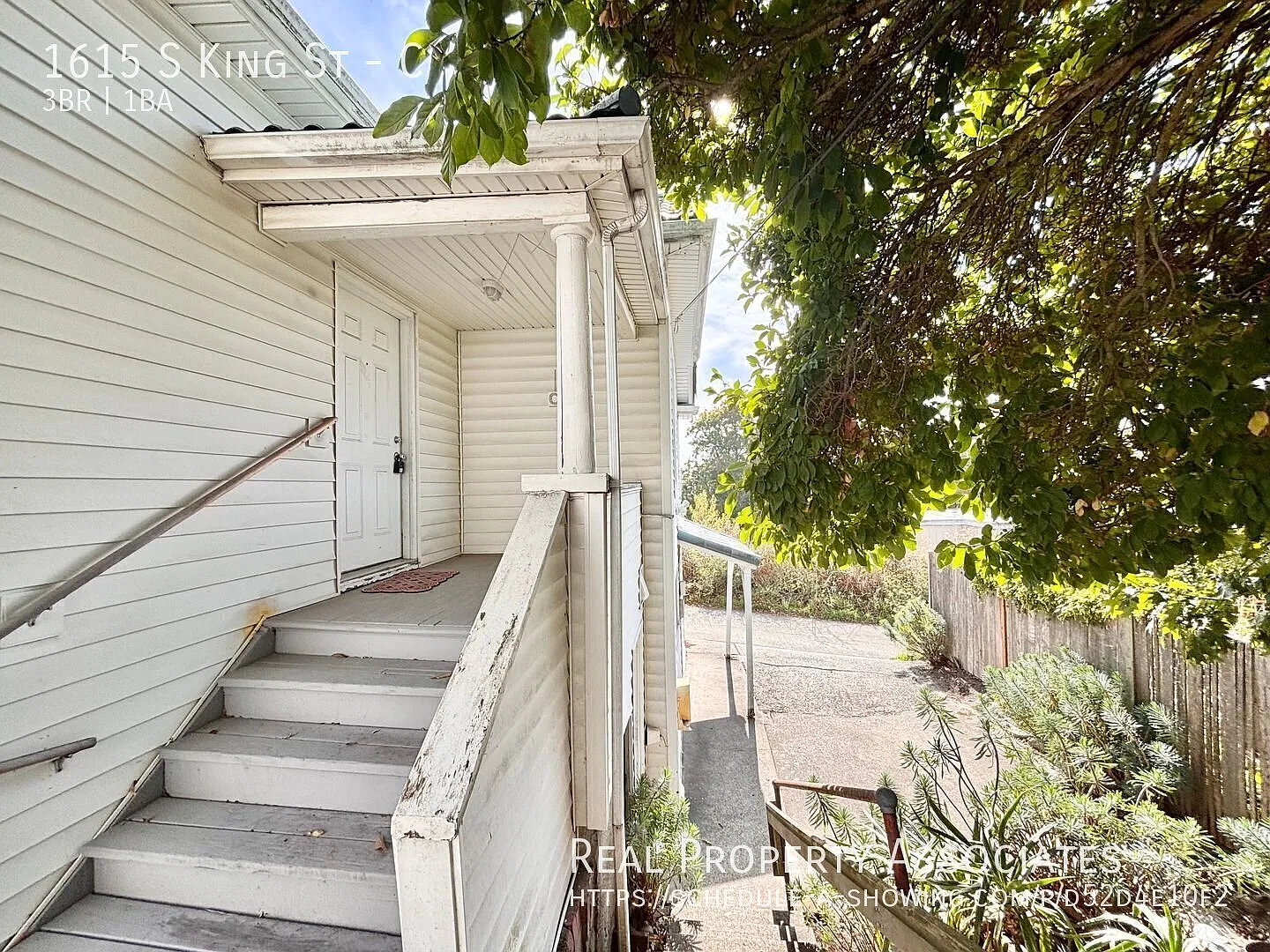 3-Bedroom House in Central District! **Off-Street Parking Space Included — Photo 2