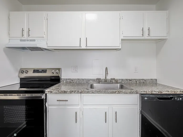 Crain Flats Apartments — Photo 7