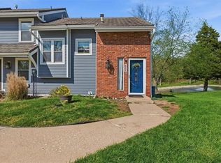 288 NE Bayview Dr, Lees Summit, MO 64064