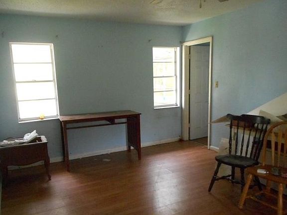 4th image of 1326 NW Pine Creek Ave