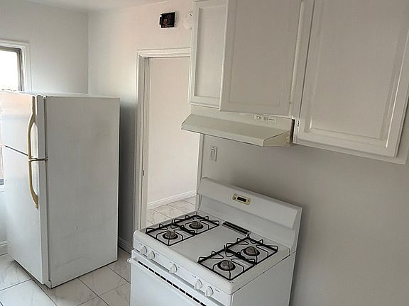 2nd image of 4444 48th St #4444