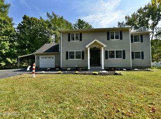 424 Daniels Rd, Saratoga springs, NY 12866