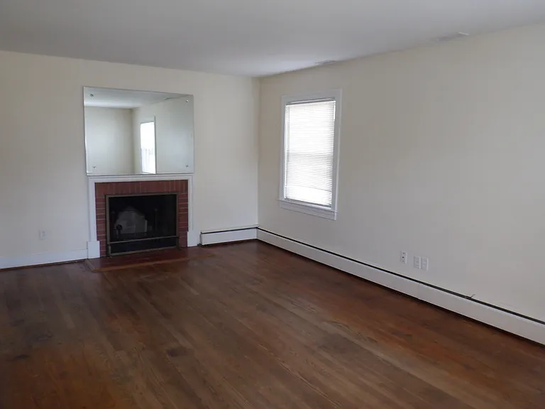 1709 Oak Ave — Photo 2