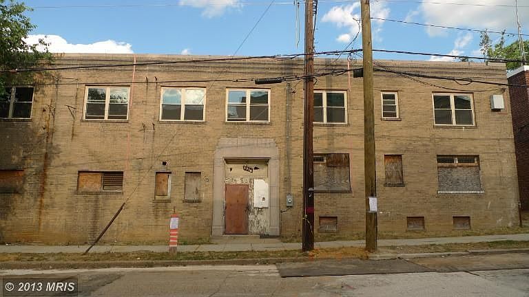 2nd image of 1916 15th St SE