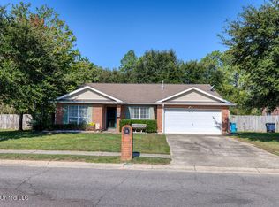 25 Lakeview Dr, Ocean Springs, MS 39564