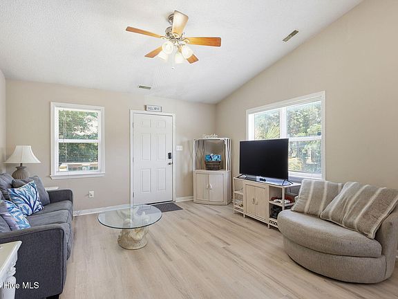 5th image of 305 N Osprey Ridge Dr