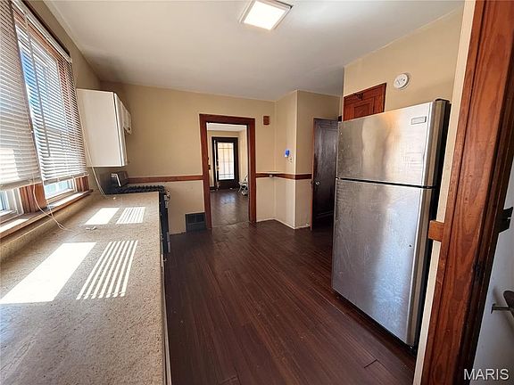 4th image of 8312 Carl Ave