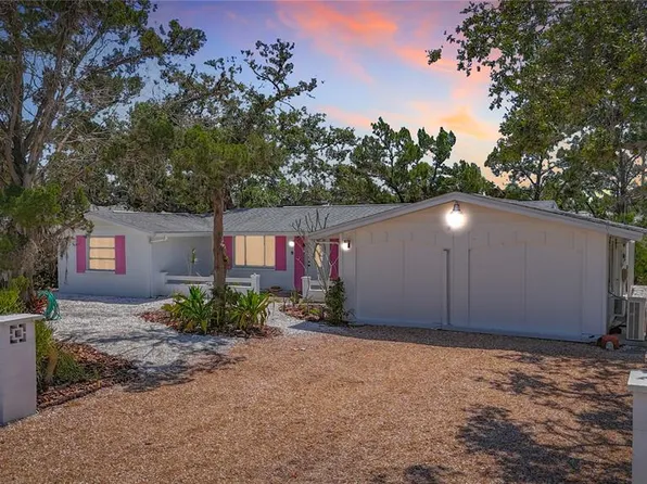 5572 Shadow Lawn Dr, Sarasota, FL 34242