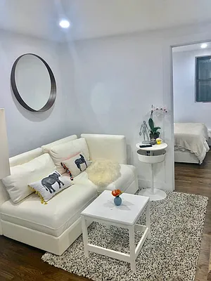 Rented by Bond New York | media 1