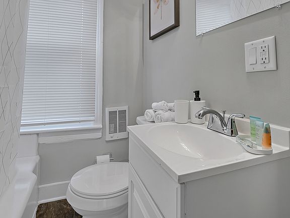 3rd image of 1821 N 2nd St #3