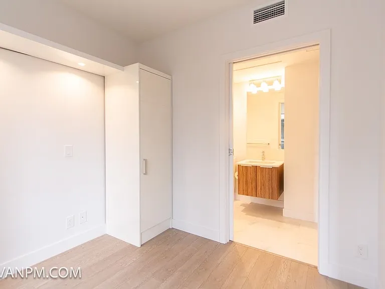1283 Howe St #701 — Photo 22