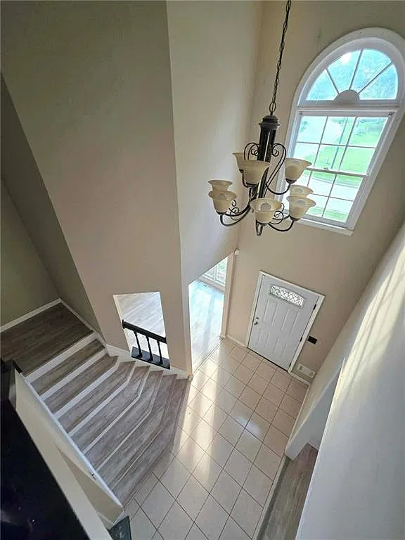 4 bed, 2.0 bath, 2306 sqft, $2,250 — Photo 2