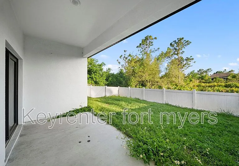 26483 Sandhill Blvd — Photo 23