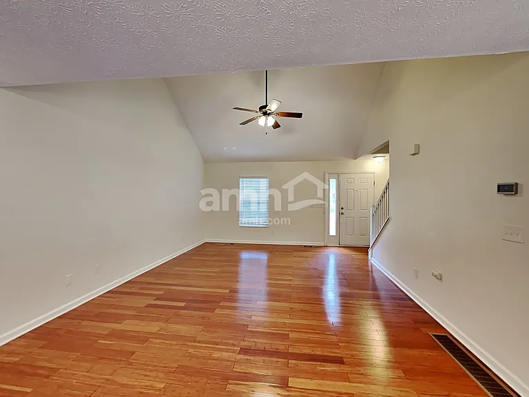 640 Norfolk Sq S — Photo 7