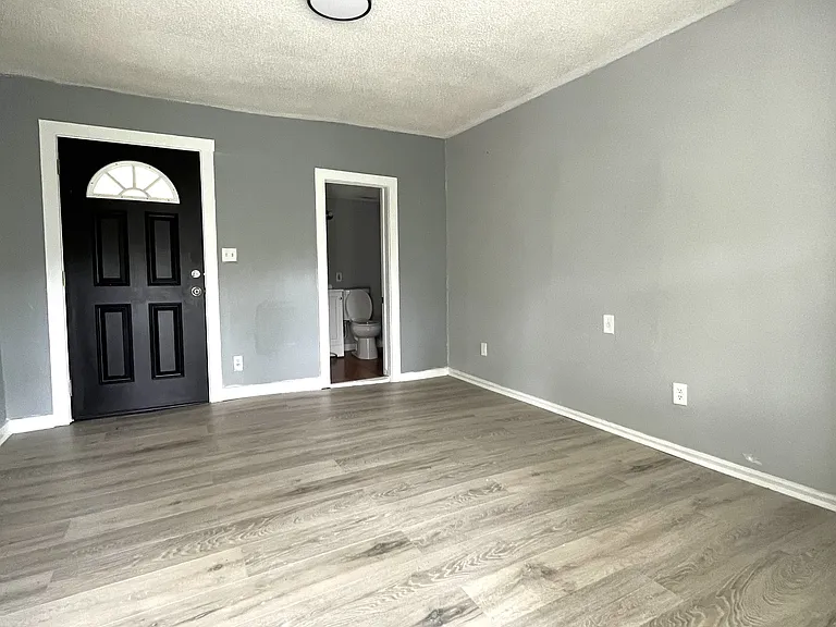 426 Dyer Ave #1 — Photo 2