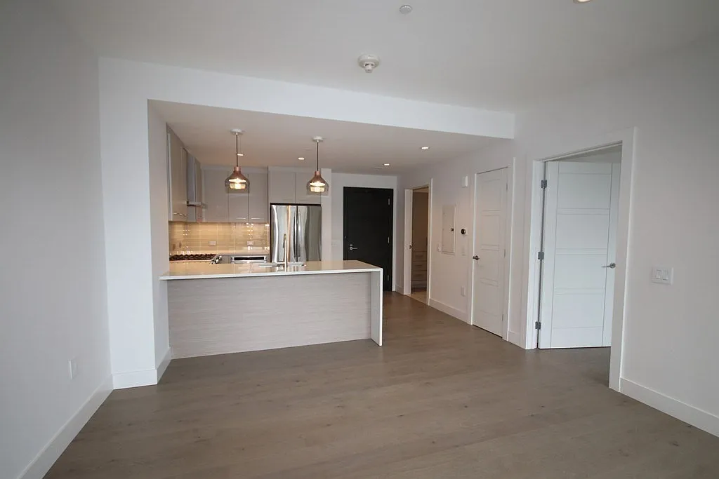 1 bed, 1.0 bath, 742 sqft, $4,200 — Photo 2