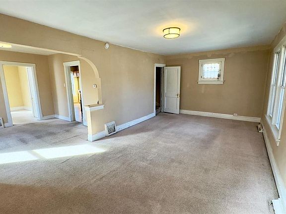 4th image of 2433 Bristow Ave