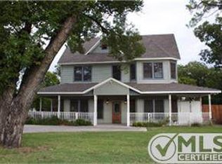 613 Ball St, Grapevine, TX 76051