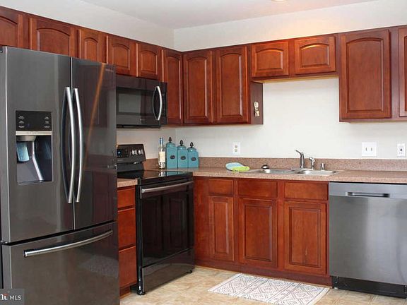 3rd image of 7319 Wytheville Cir