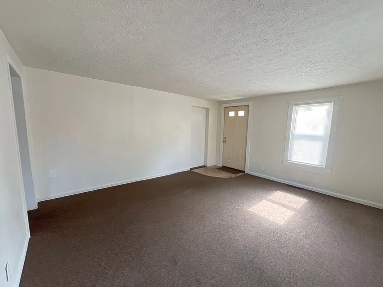 411 Florence St — Photo 2